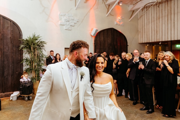 REBECCA & KYLE: A RUNA FARM WEDDING