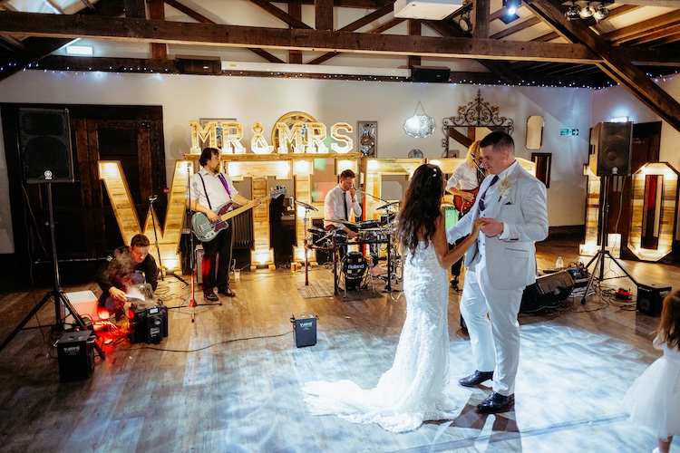 VICTORIA & RYAN: A SOUTH CAUSEY INN WEDDING