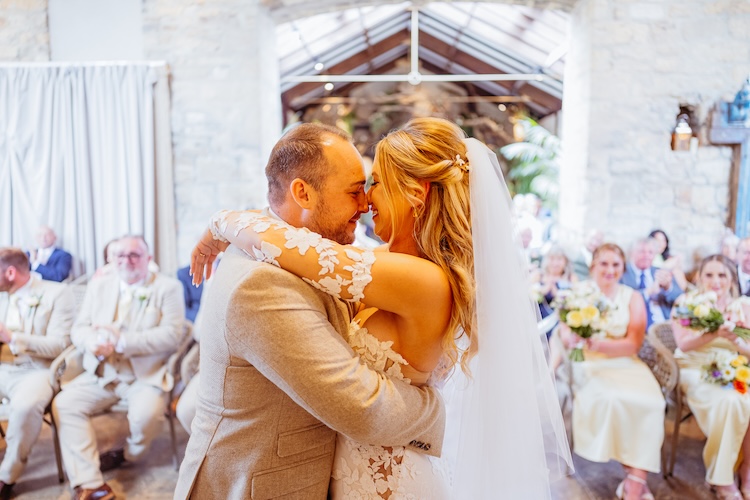 VICTORIA & JONO: A GRAND VILLA HEIGHTS WEDDING