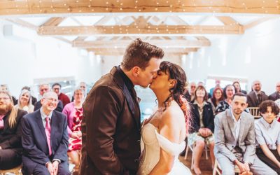 MATTHEW & LISA: A PRIORY BARNS & COTTAGES WEDDING