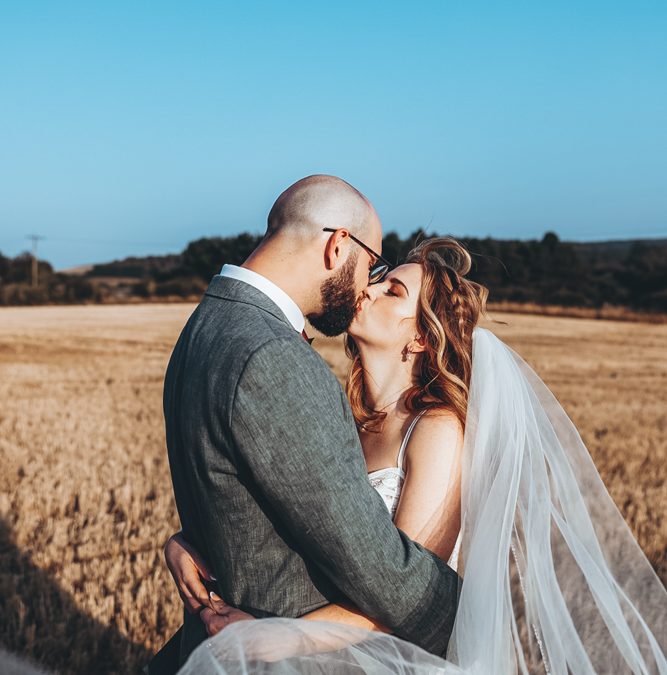 HAYLEY & SAMUEL: A MANOR ROOMS WEDDING