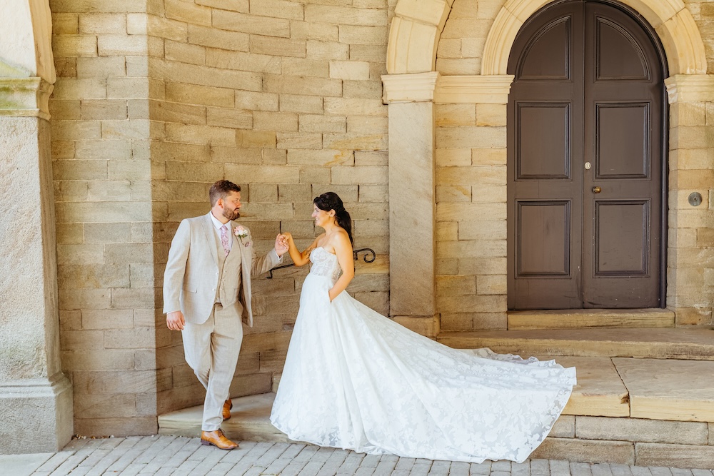 LAURA & ARNIE: A LARTINGTON HALL WEDDING
