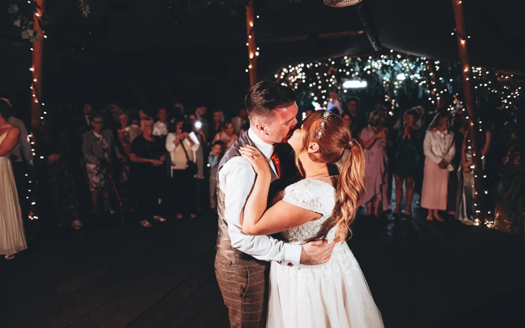 KYLE & AMY: A WOODHILL HALL WEDDING
